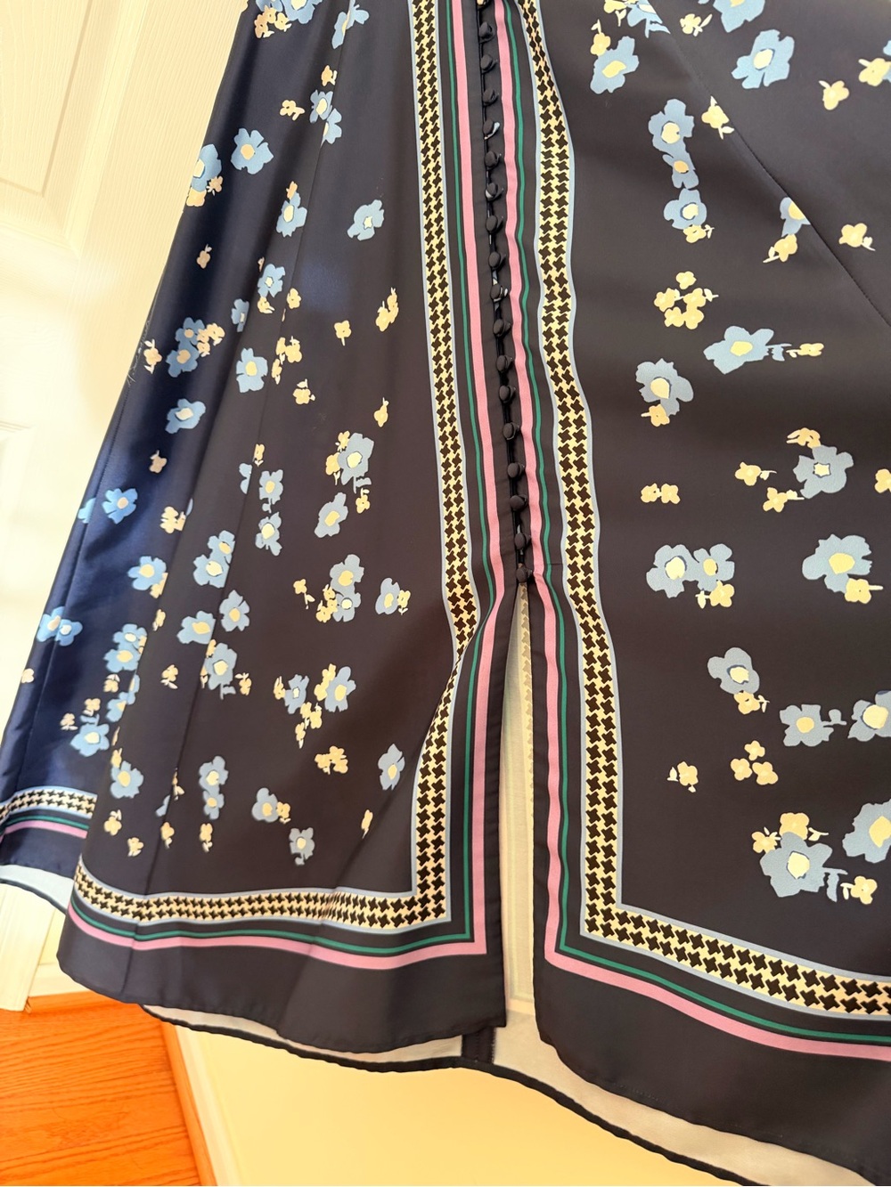 Lela Rose Navy Multi V-Neck Button Front Midi Dress - Picture 7 of 10
